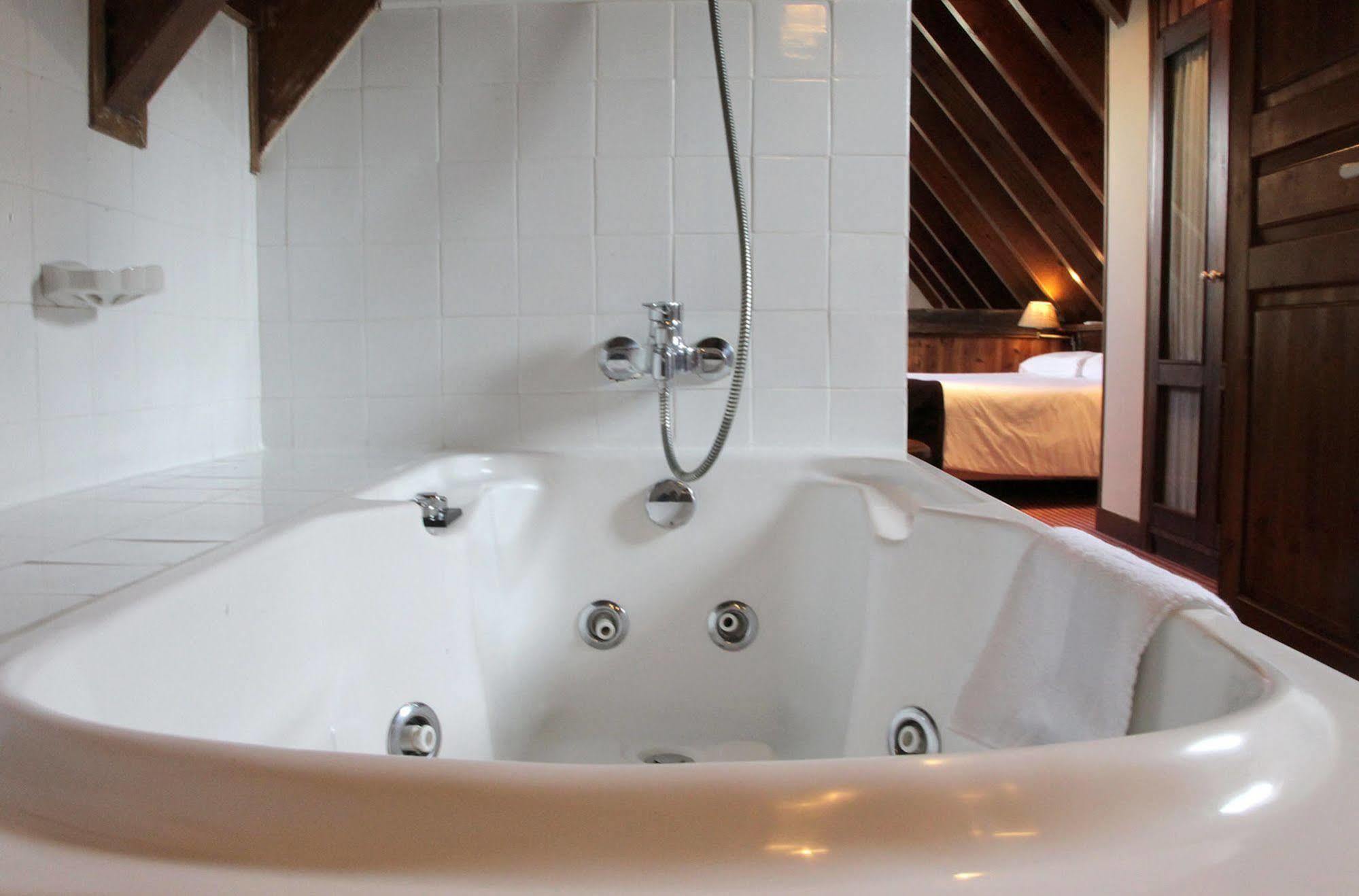 בקיירה-ברט Hotel Chalet Bassibe מראה חיצוני תמונה